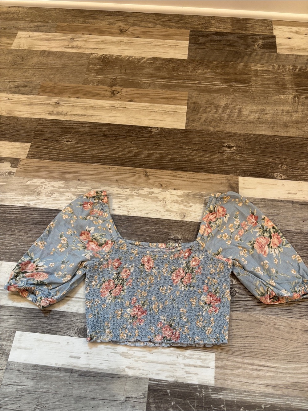 American Eagle Outfitters Blue Floral Smocked Puff Sleeve Crop Top